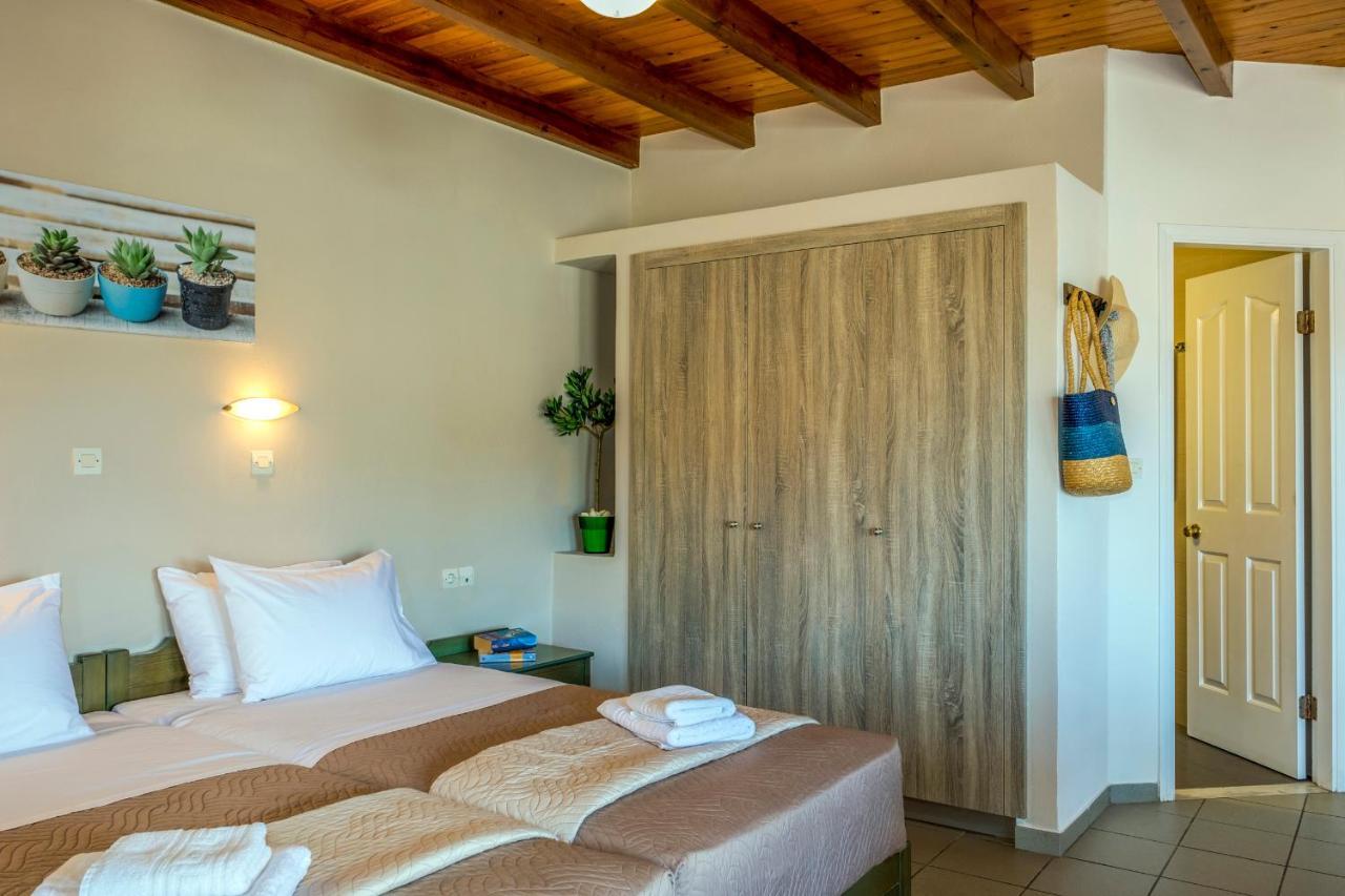Theos Village Apartments Като Дарацо Екстериор снимка