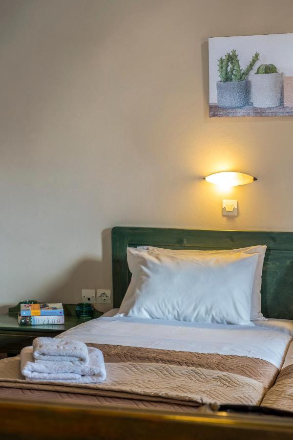 Theos Village Apartments Като Дарацо Екстериор снимка