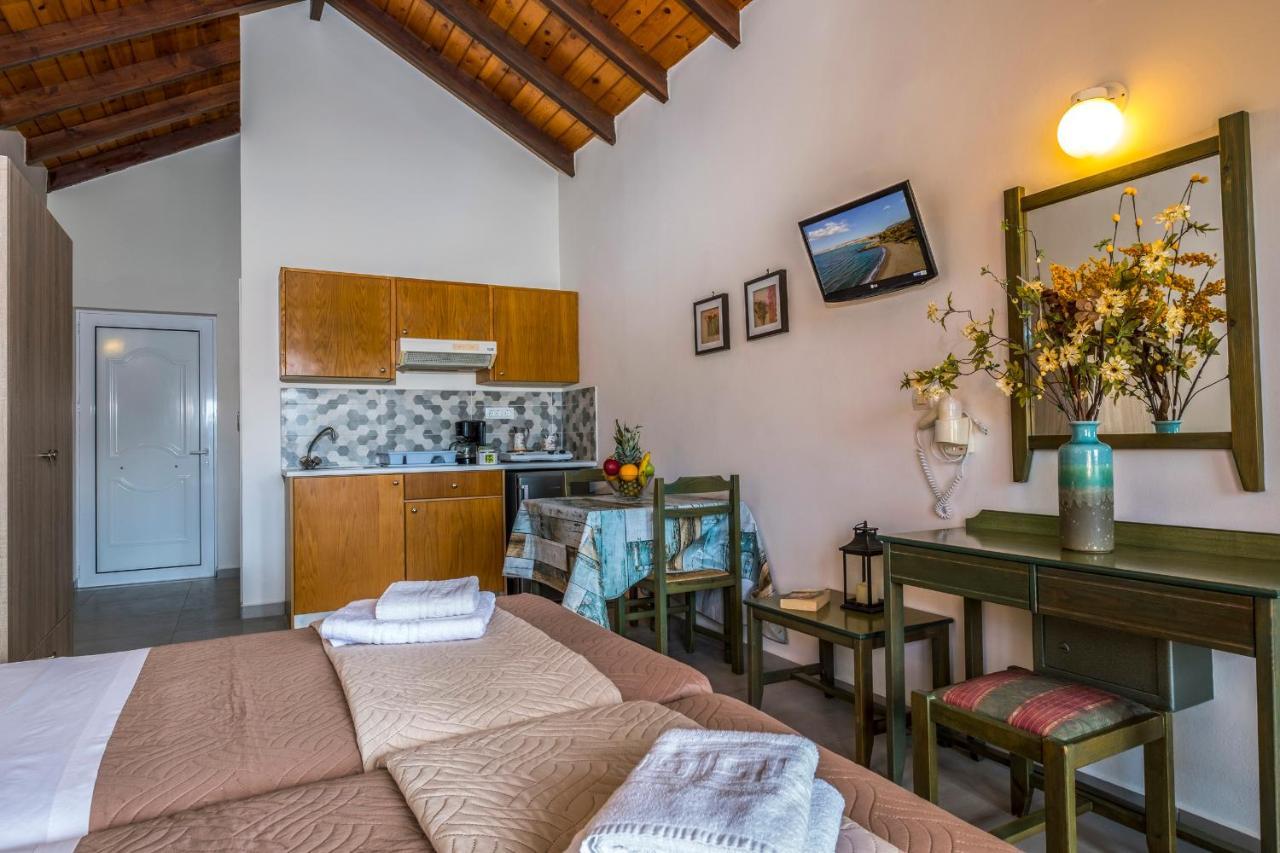 Theos Village Apartments Като Дарацо Екстериор снимка