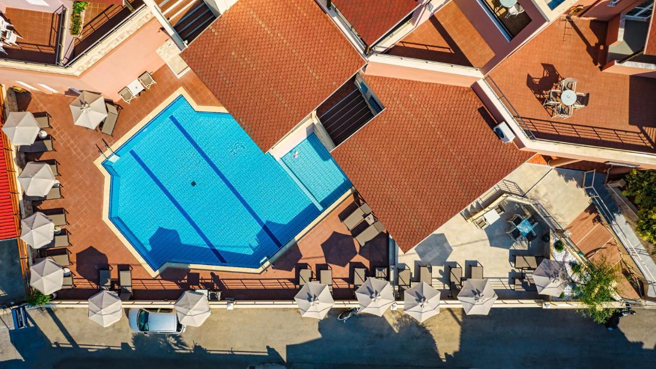 Theos Village Apartments Като Дарацо Екстериор снимка