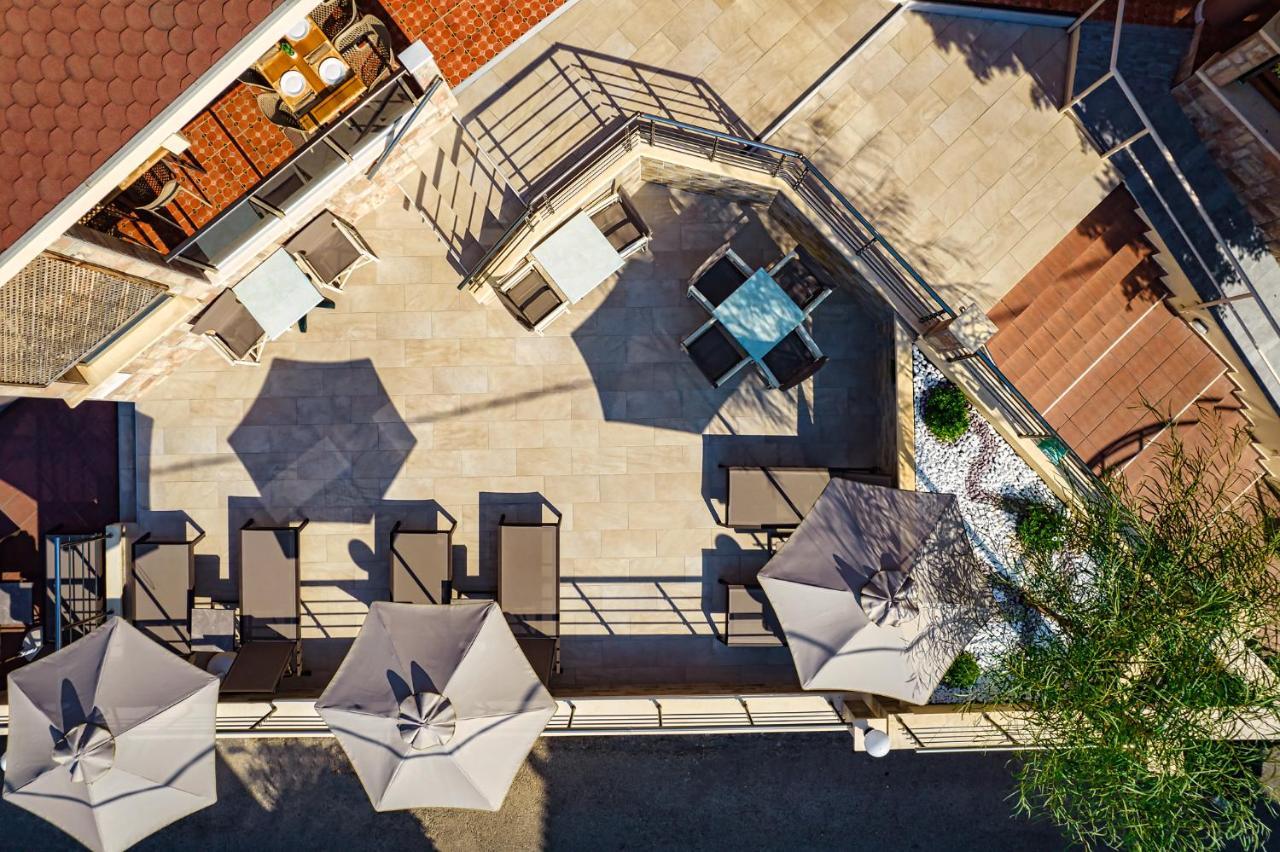 Theos Village Apartments Като Дарацо Екстериор снимка