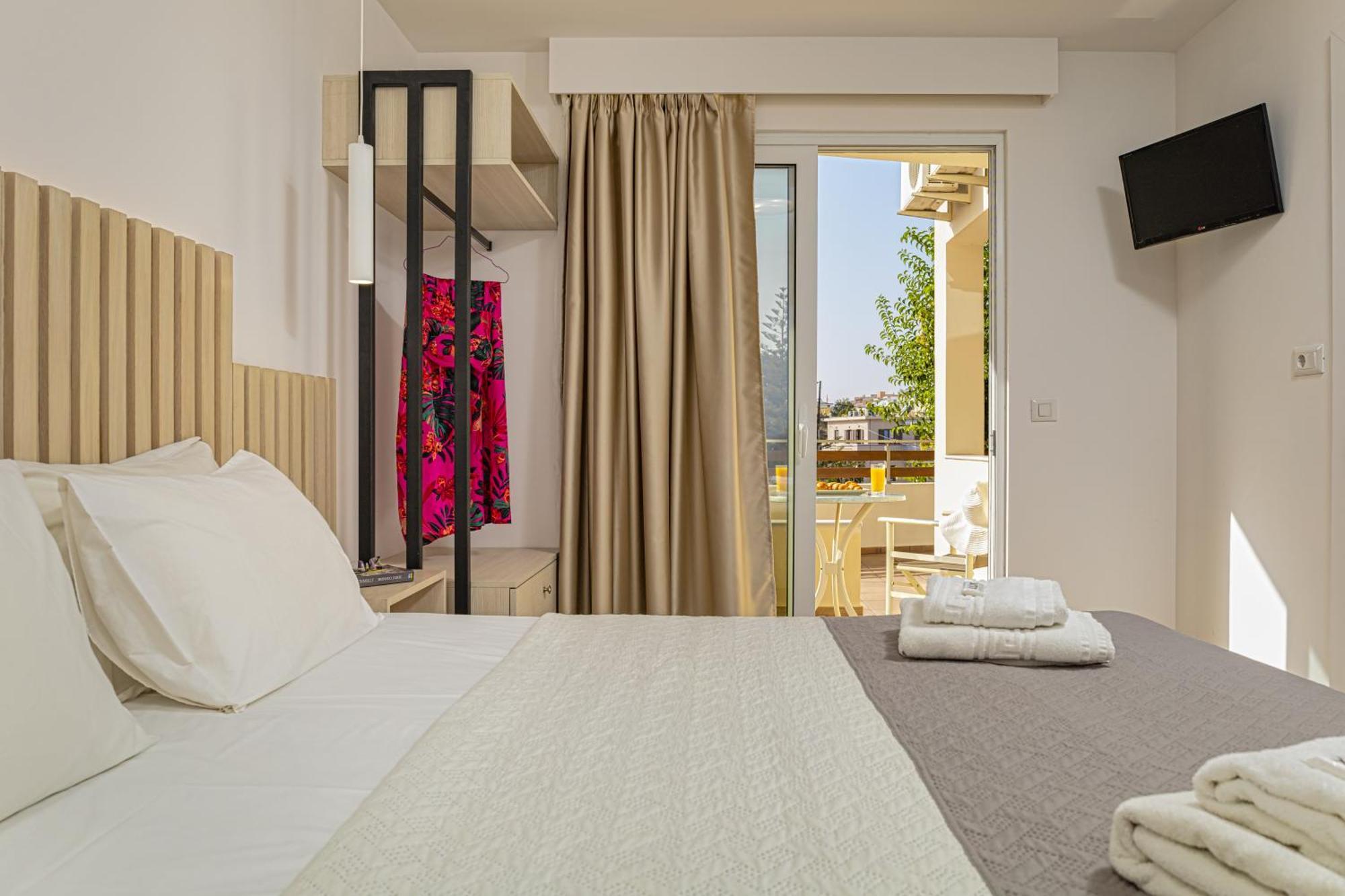 Theos Village Apartments Като Дарацо Екстериор снимка