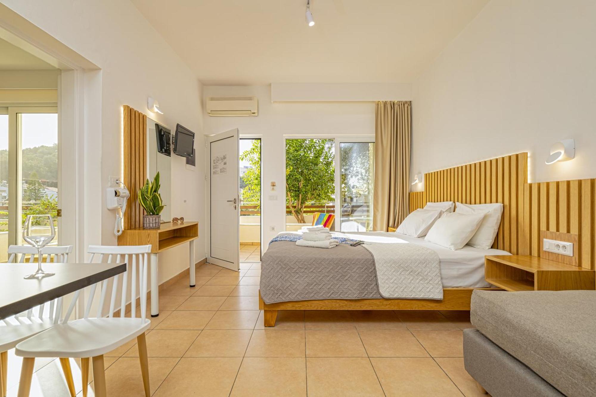 Theos Village Apartments Като Дарацо Екстериор снимка