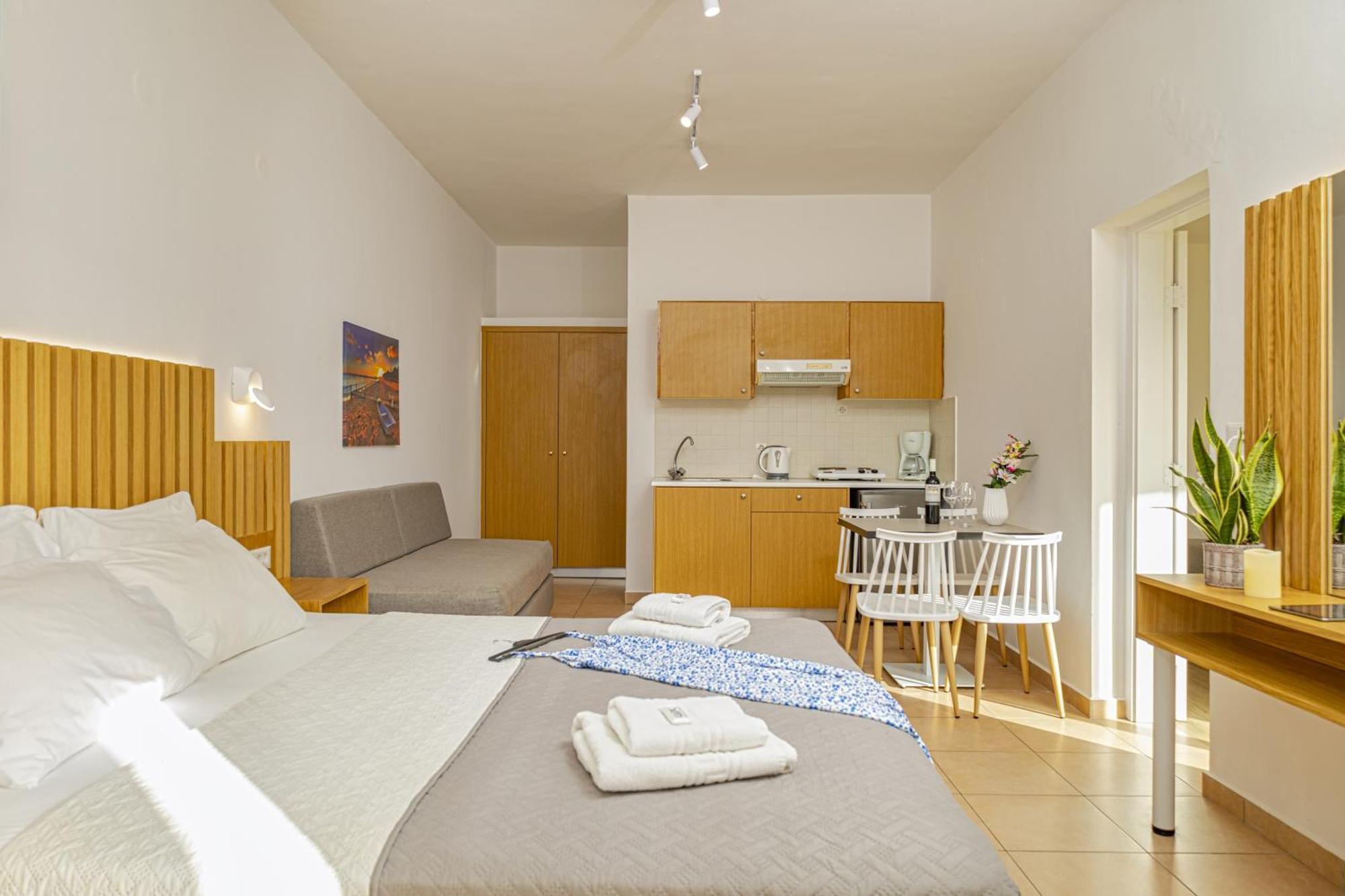 Theos Village Apartments Като Дарацо Екстериор снимка