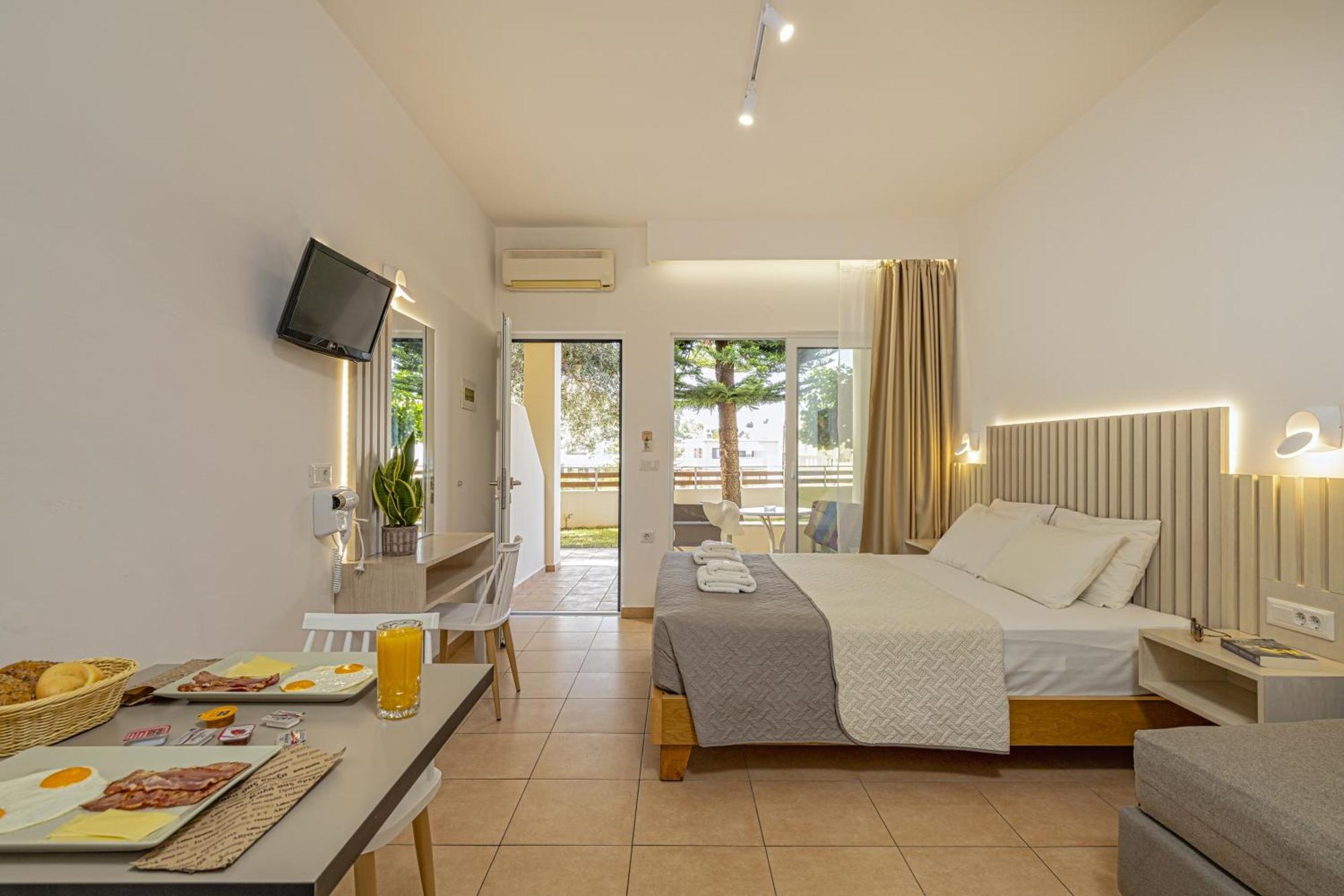 Theos Village Apartments Като Дарацо Екстериор снимка