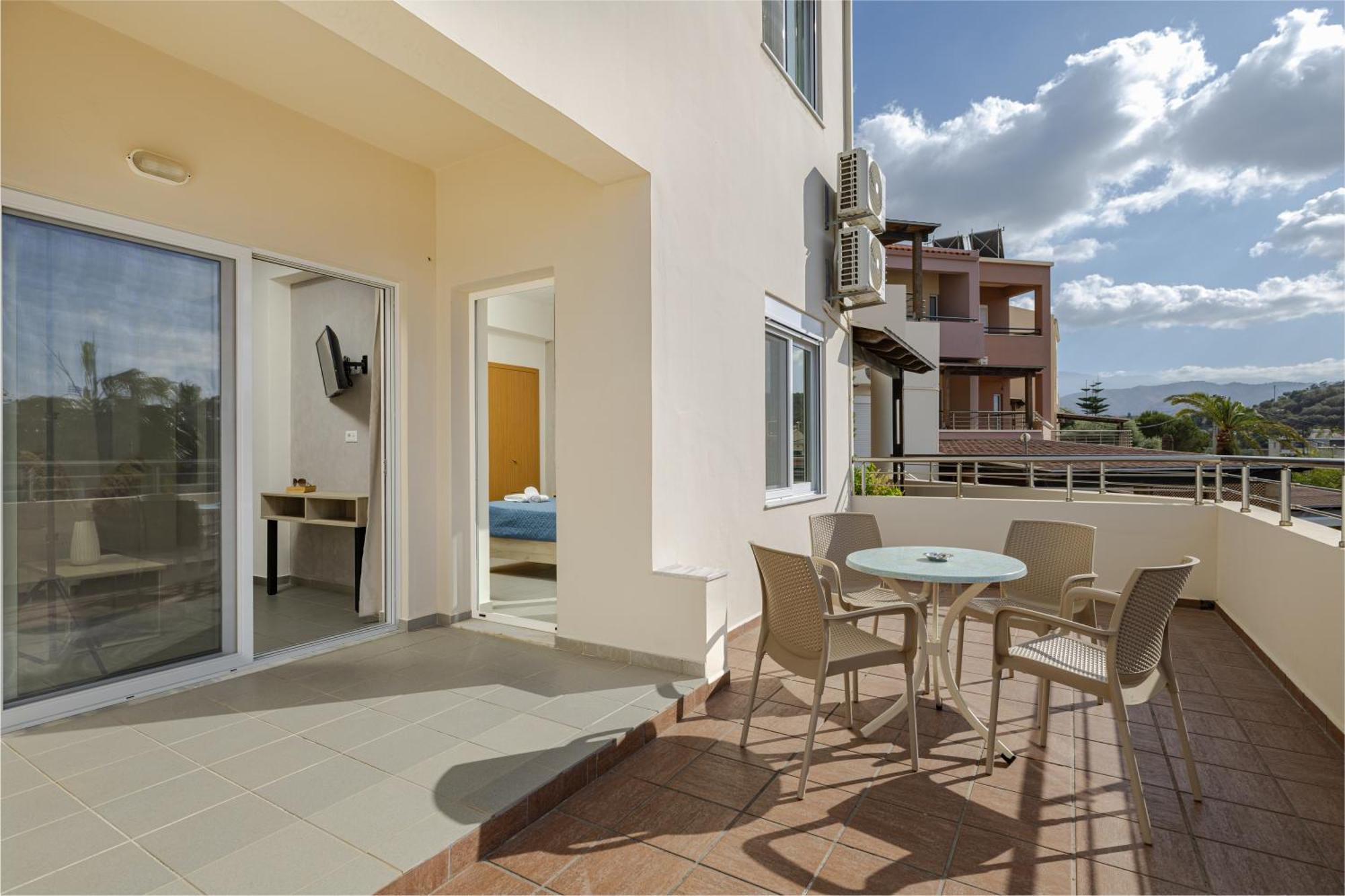 Theos Village Apartments Като Дарацо Екстериор снимка