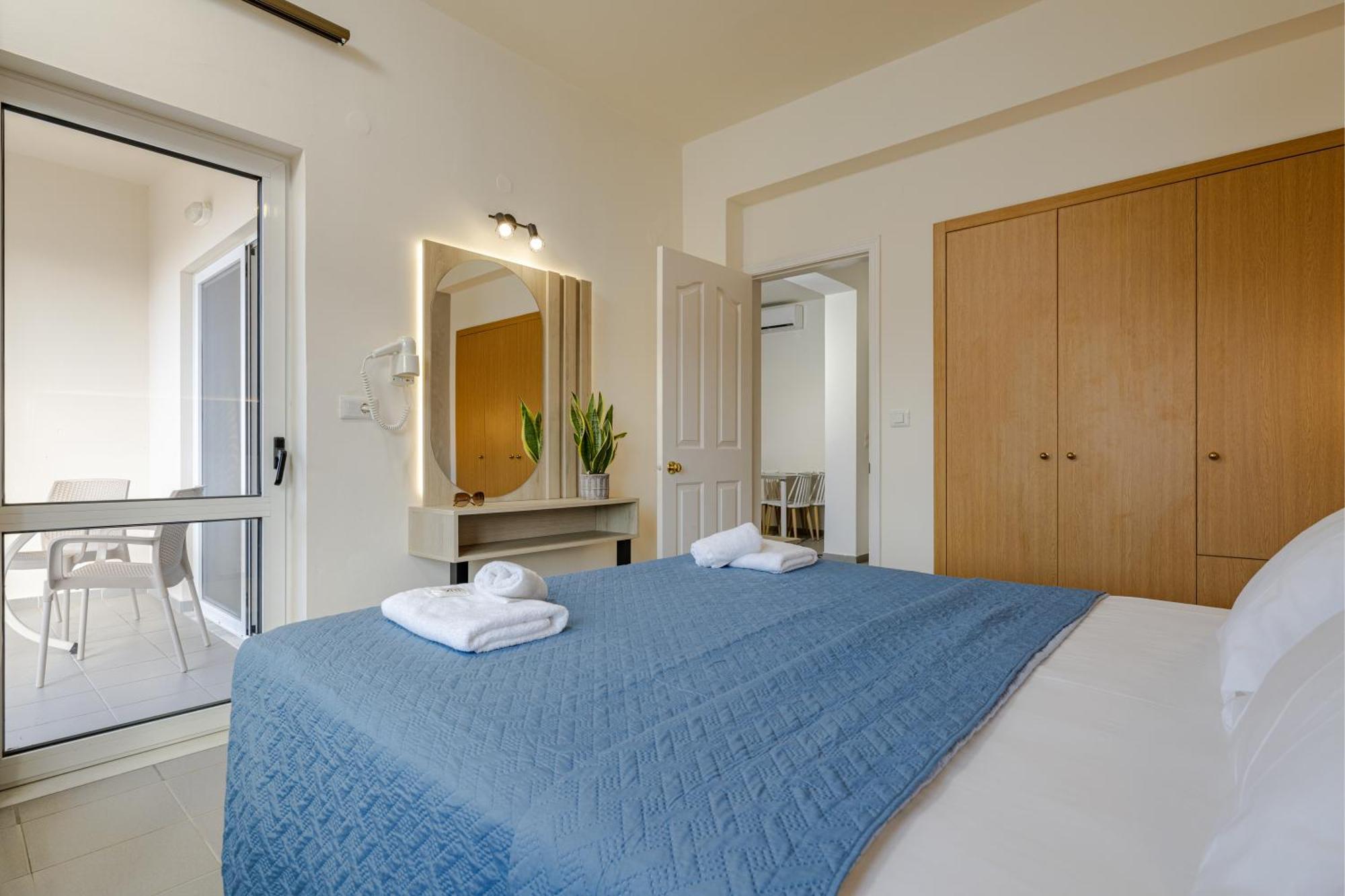 Theos Village Apartments Като Дарацо Екстериор снимка