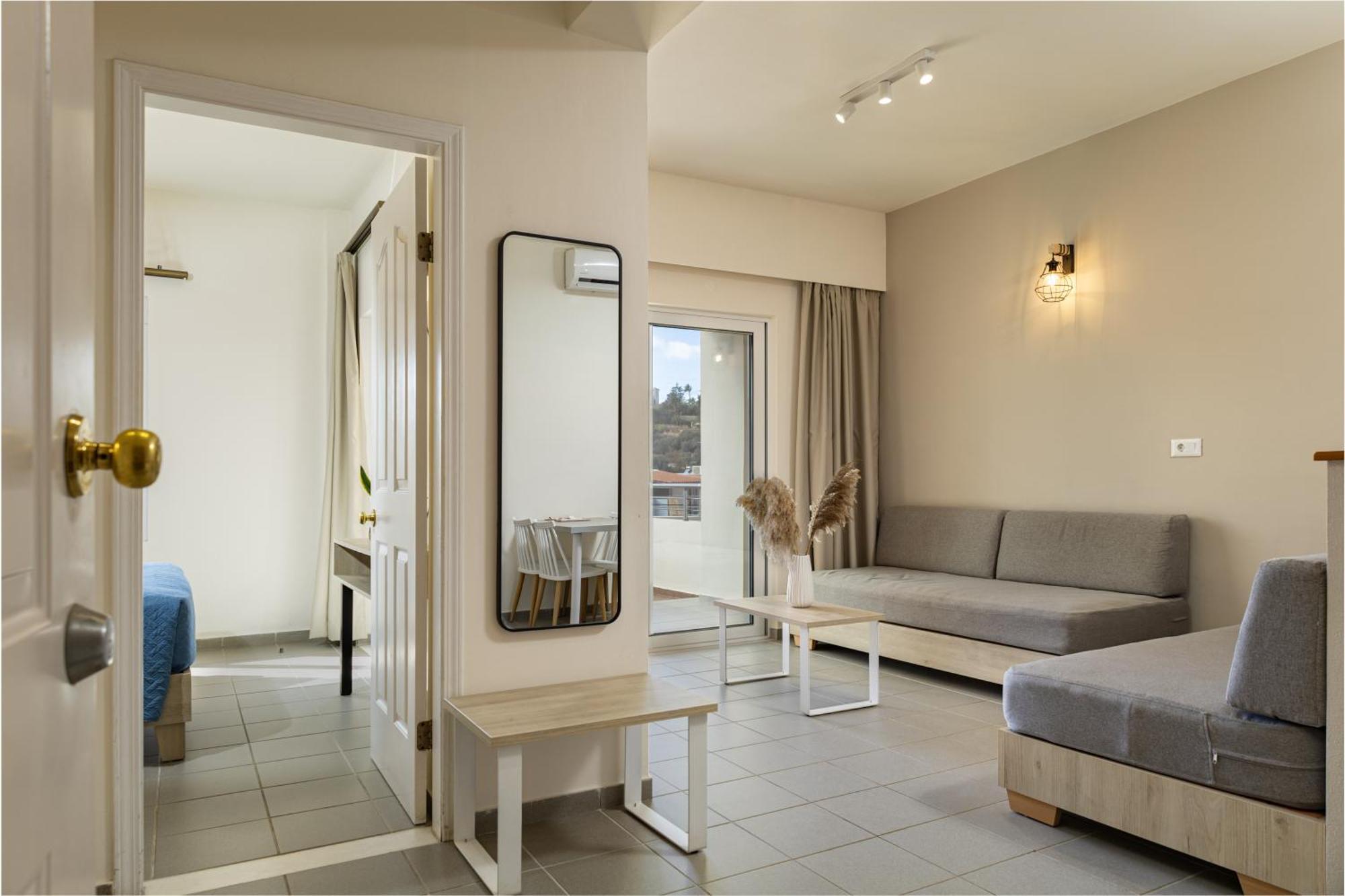 Theos Village Apartments Като Дарацо Екстериор снимка