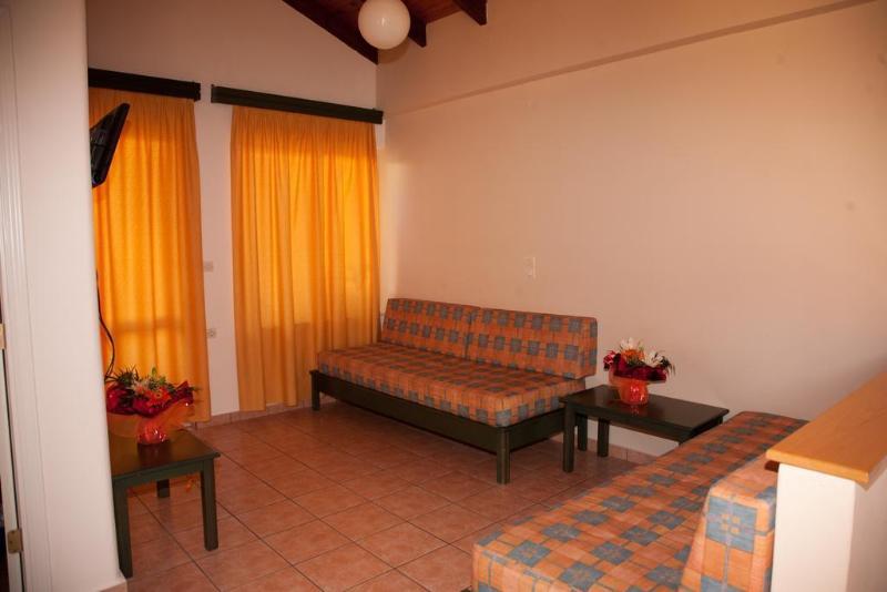 Theos Village Apartments Като Дарацо Екстериор снимка